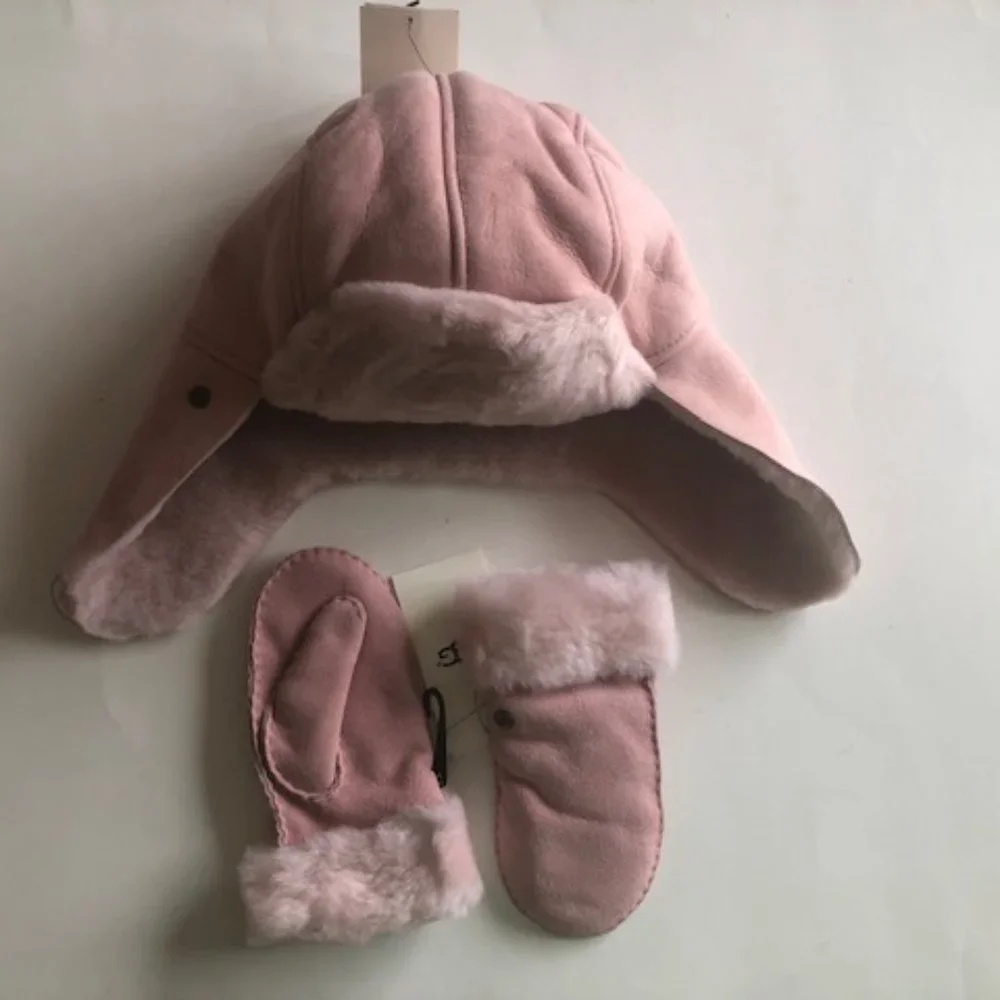 UGG KIDS LEATHER & REAL SHEARLING TRAPPER HAT AND MITTENS SET. SHEEPSKIN